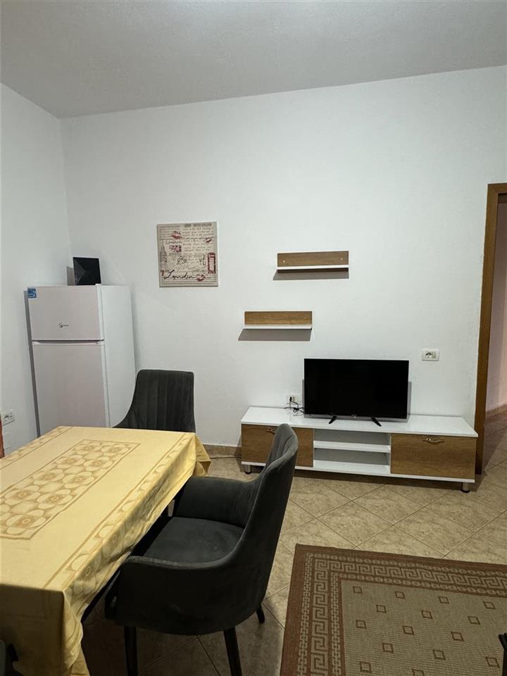 Apartament me qera 1+1