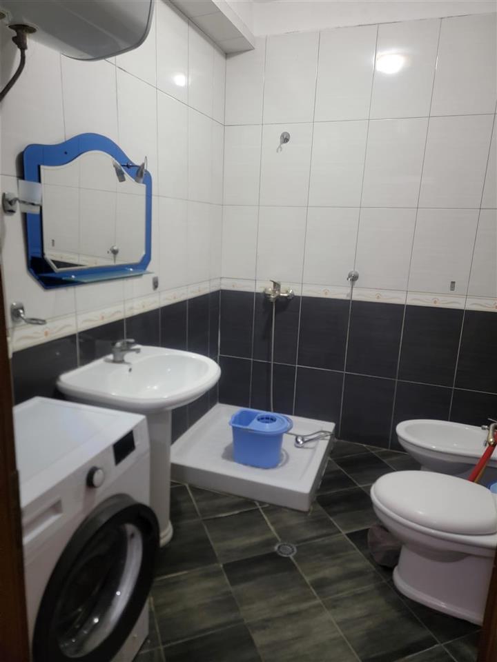 Jepet shtepi me qera 1+1