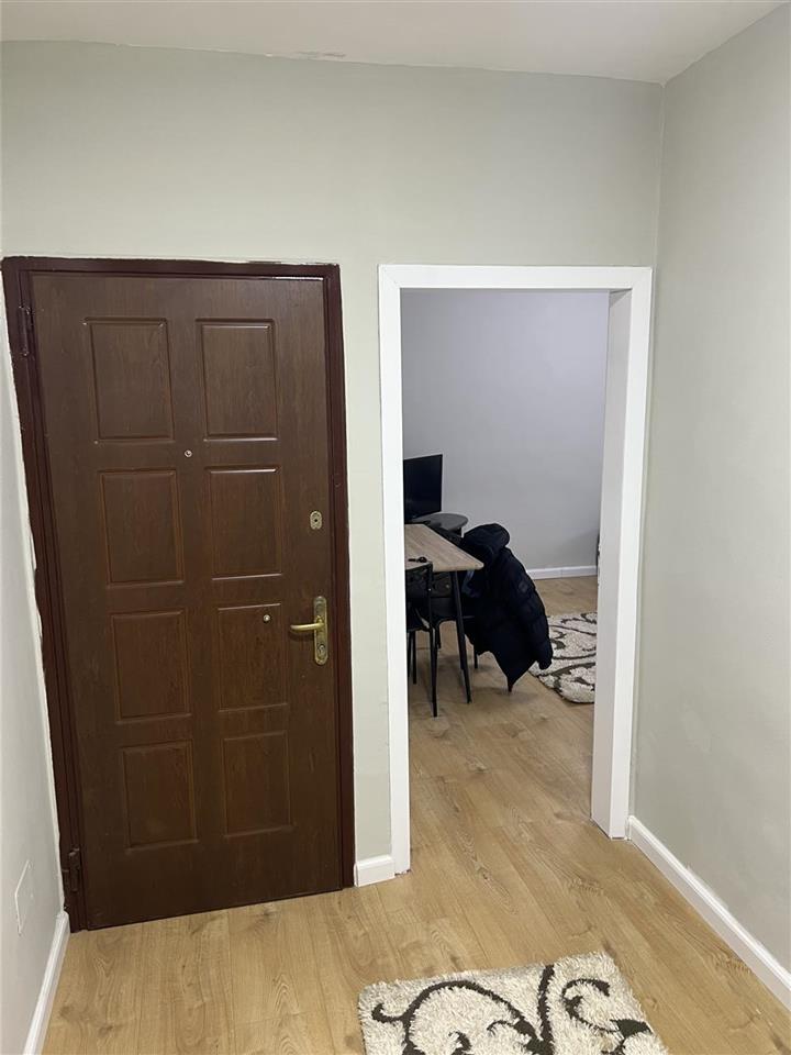 Shtepi me qera prapa hotel Mondial