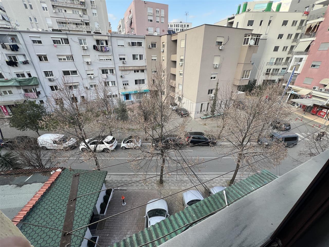 Shtepi me qera prapa hotel Mondial