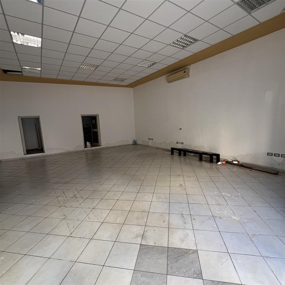 Dyqan ne shitje ne qender te Durresit 100m2‼️