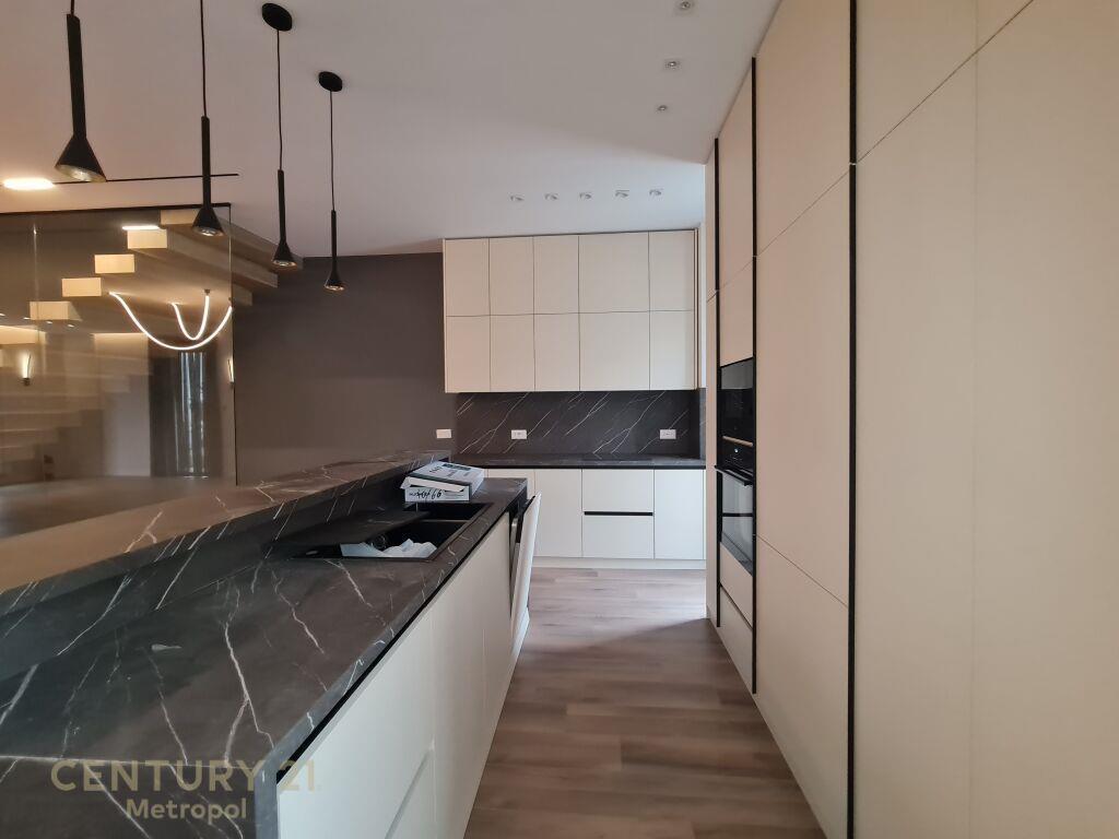 Vilë PER QIRA PRANE TEG Metropol107827