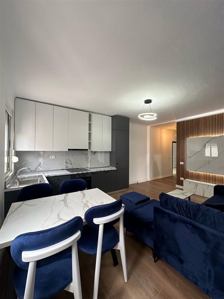 Shitet Apartament 2+1 te Shkembi kavajes