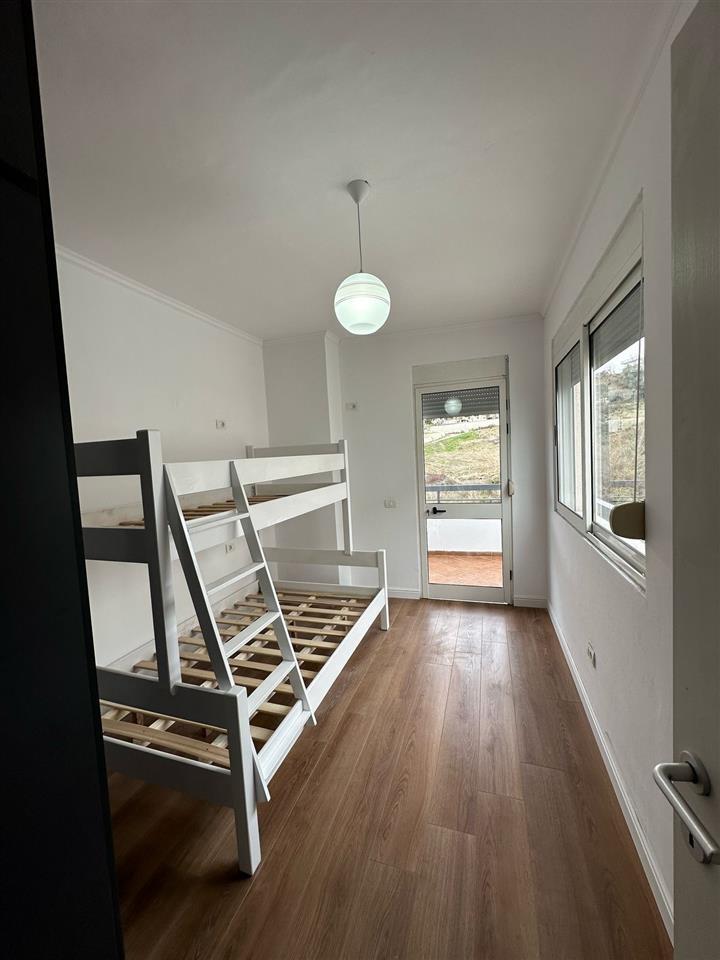 Shitet Apartament 2+1 te Shkembi kavajes