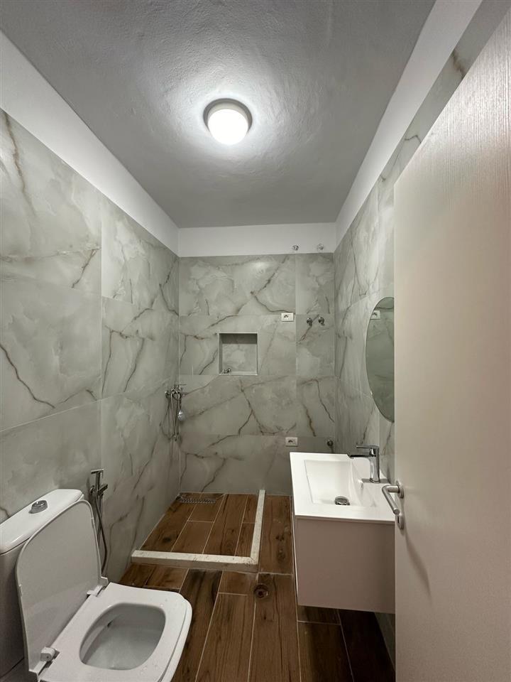 Shitet Apartament 2+1 te Shkembi kavajes