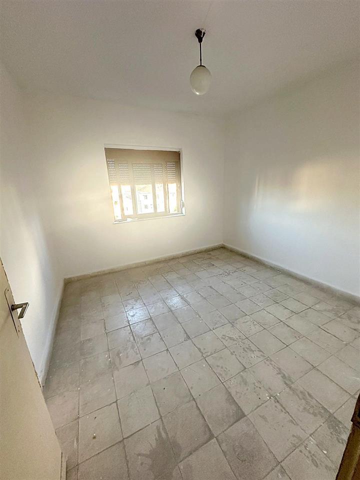 Kavaje,apartament 2+1,perballe shkolles profesionale.