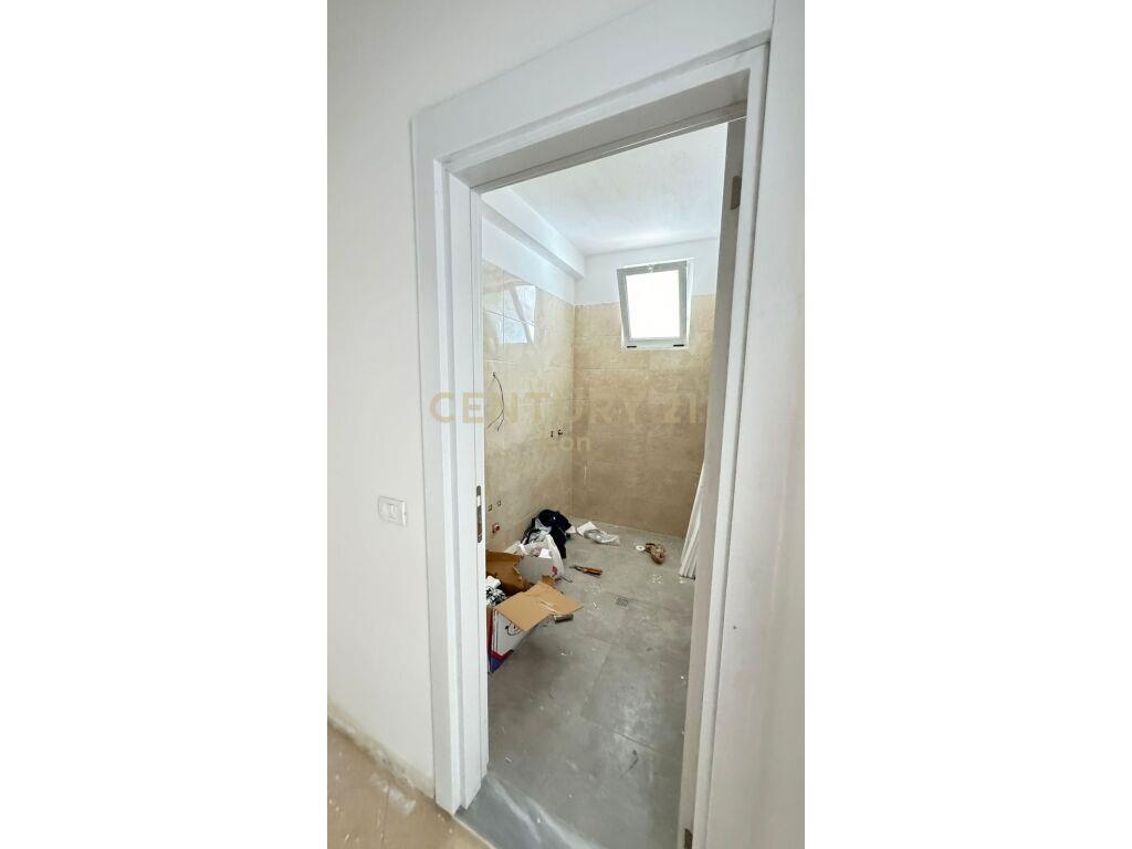 SHITET APARTAMENT 2+1 , ISH -URT DURRES !