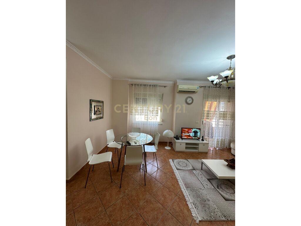 SHITET APARTAMENTI 2+1+2 PRANE ISH FABRIKES BUKES ,NE DURRES