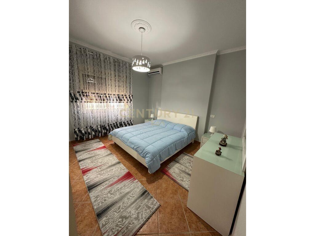 SHITET APARTAMENTI 2+1+2 PRANE ISH FABRIKES BUKES ,NE DURRES