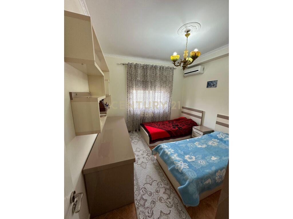 SHITET APARTAMENTI 2+1+2 PRANE ISH FABRIKES BUKES ,NE DURRES
