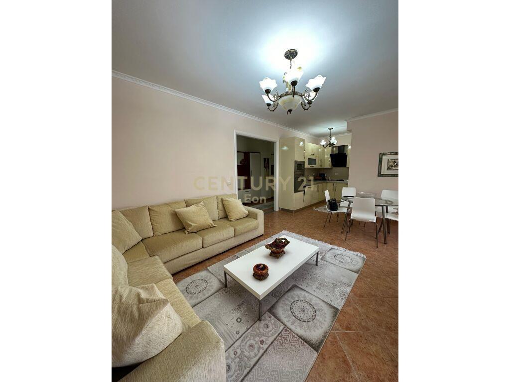 SHITET APARTAMENTI 2+1+2 PRANE ISH FABRIKES BUKES ,NE DURRES