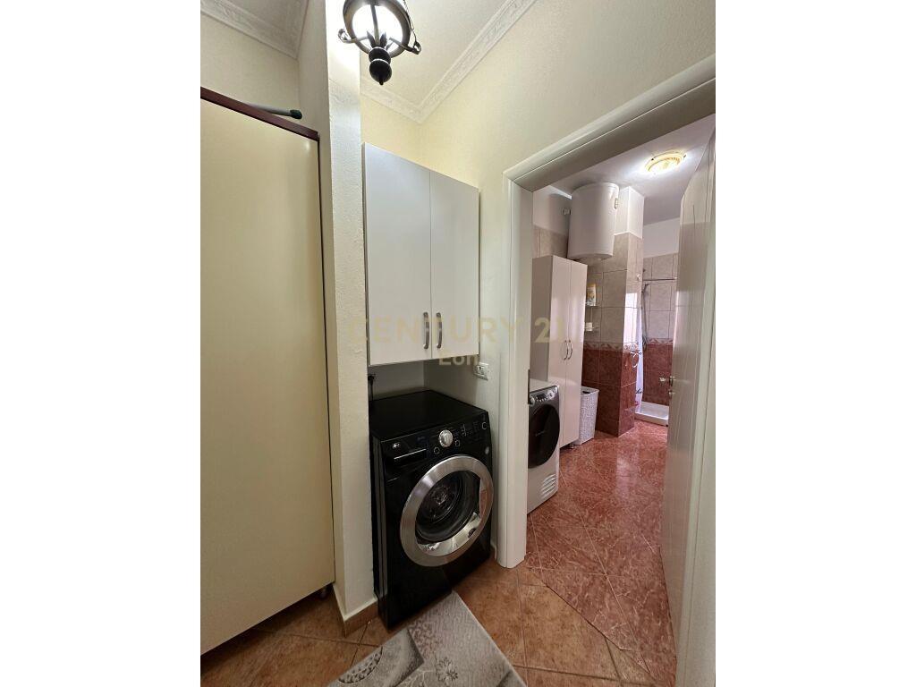 SHITET APARTAMENTI 2+1+2 PRANE ISH FABRIKES BUKES ,NE DURRES