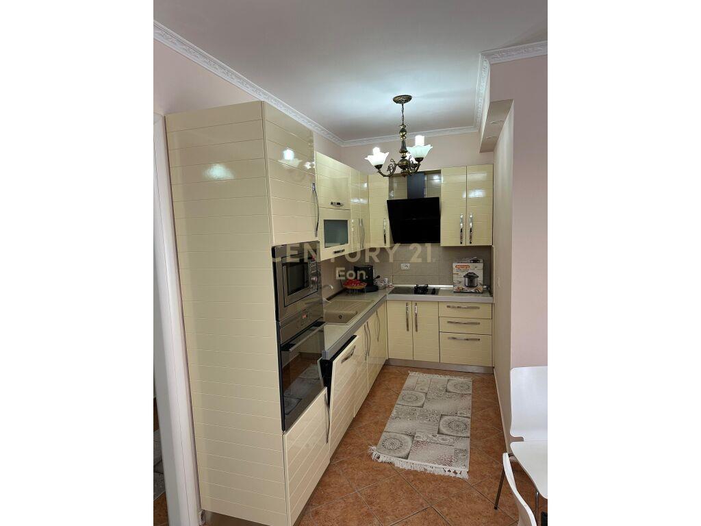 SHITET APARTAMENTI 2+1+2 PRANE ISH FABRIKES BUKES ,NE DURRES