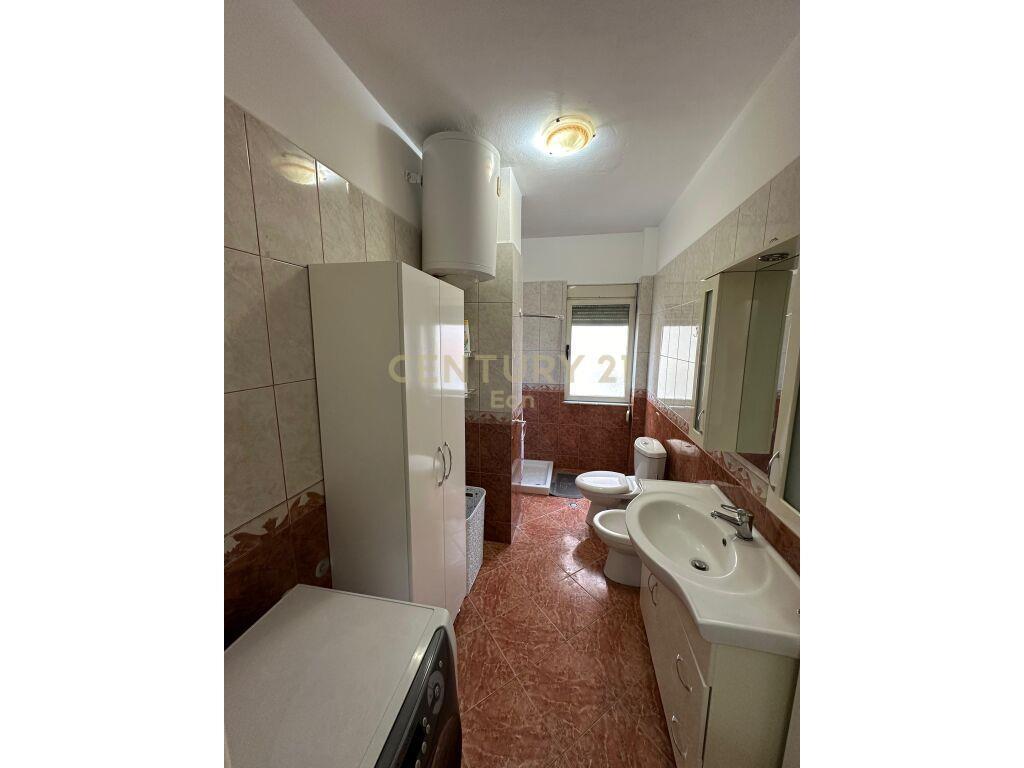 SHITET APARTAMENTI 2+1+2 PRANE ISH FABRIKES BUKES ,NE DURRES