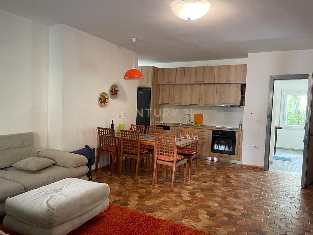 APARTAMENT 2+1 NE ZONE REZIDENCIALE, QERRET !