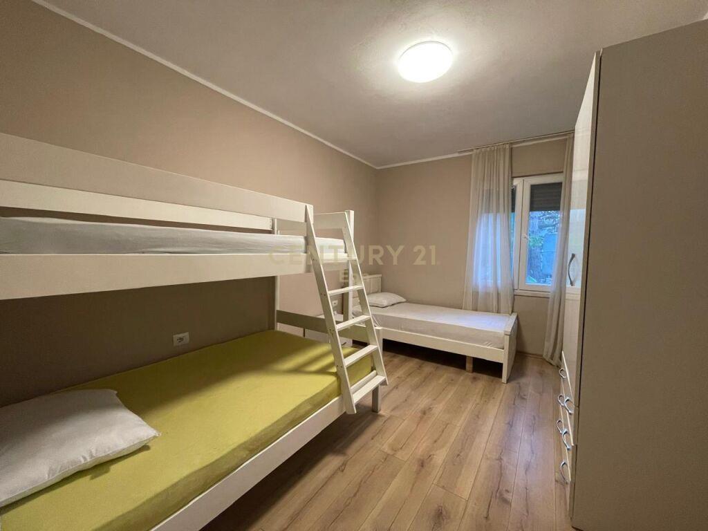 APARTAMENT 2+1 NE ZONE REZIDENCIALE, QERRET !