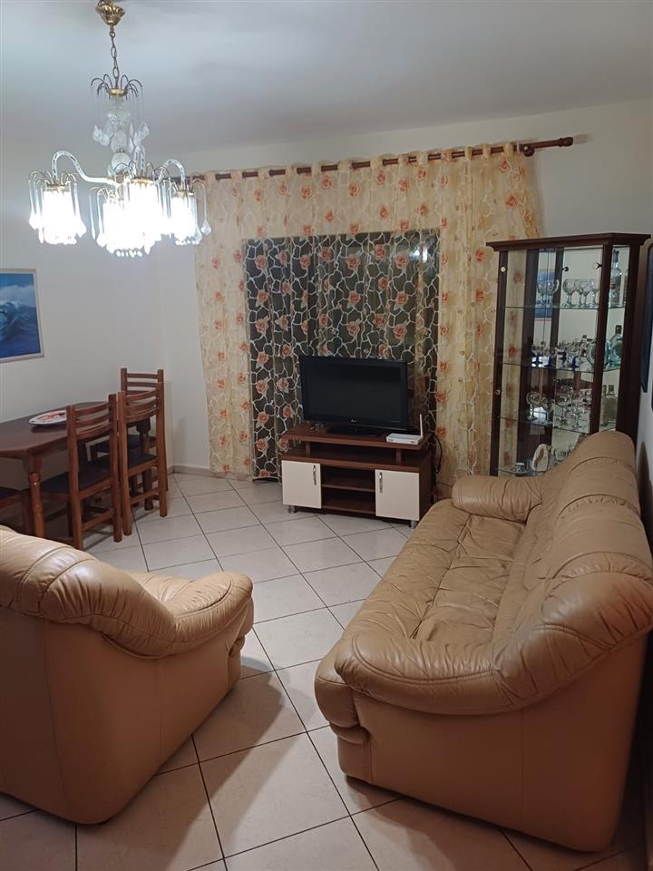 Jepet shtepia me qera!