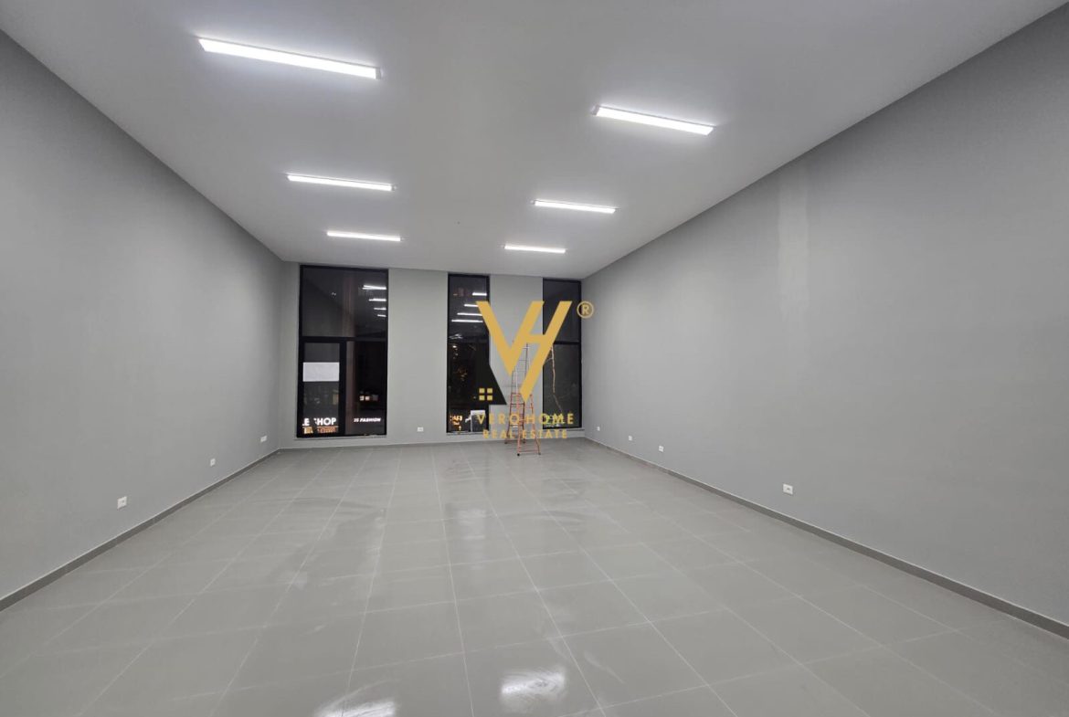 ZYRE 118 M2 ME QERA TE RRUGA E KAVAJES 1.800 EURO