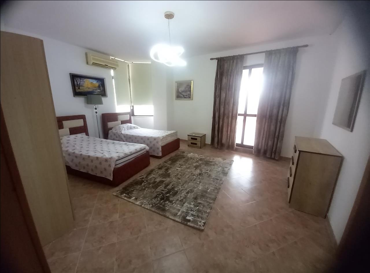 Qera 2+1+ verande tek muzeumi Durres