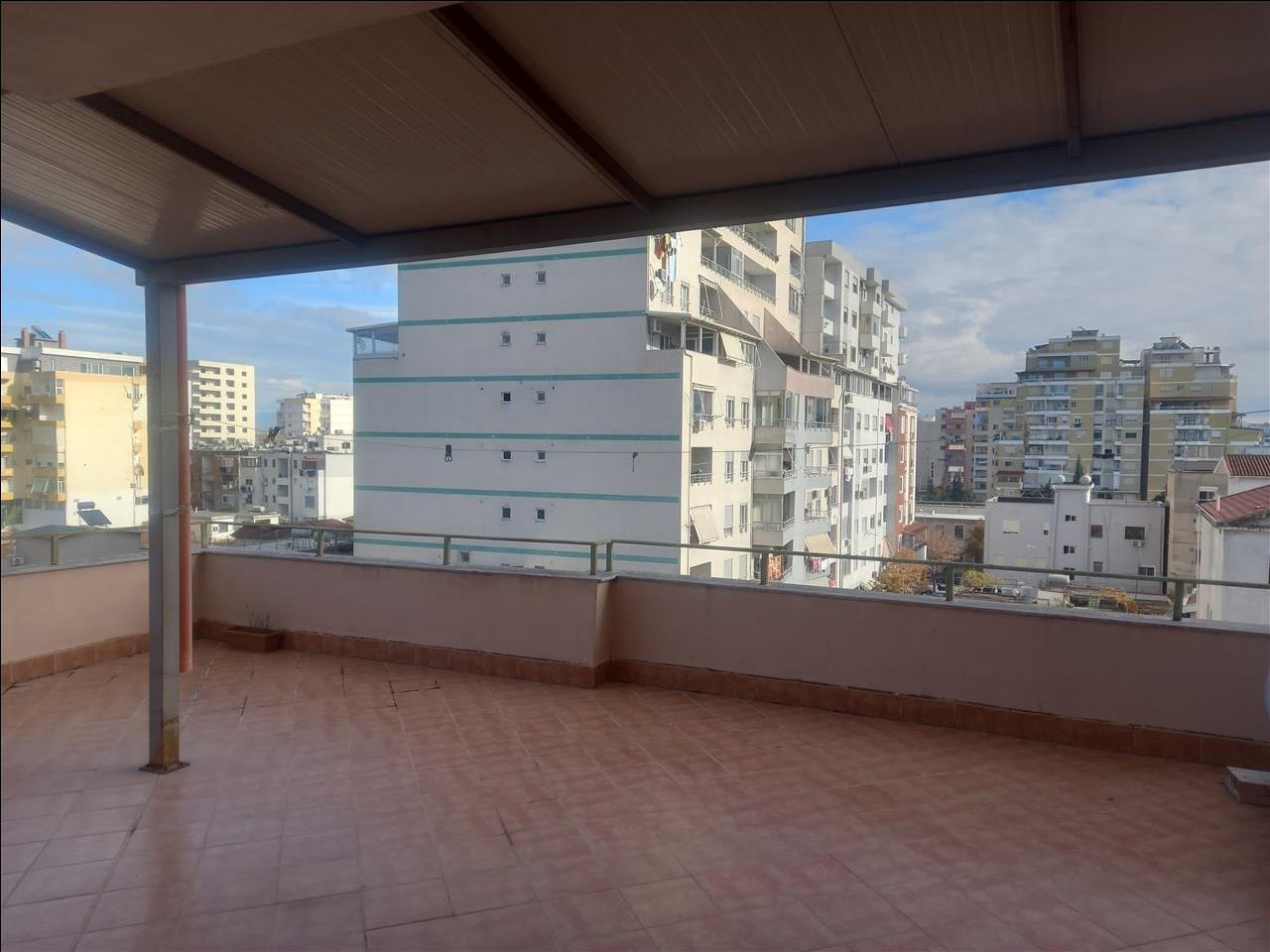 Qera 2+1+ verande tek muzeumi Durres