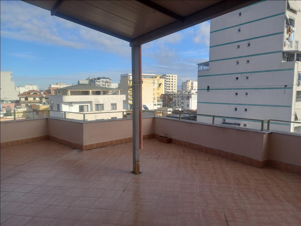 Qera 2+1+ verande tek muzeumi Durres