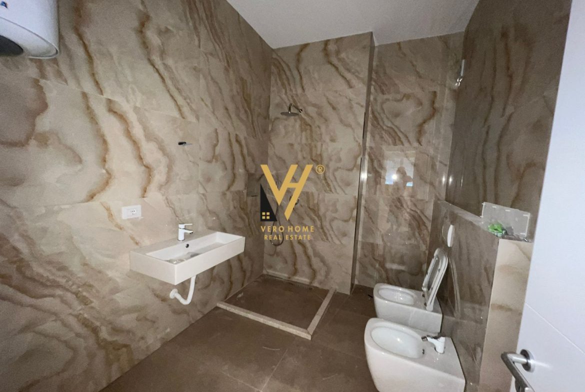 ZYRE 104M2 ME QERA TE RRUGA E DIBRES 650 EURO