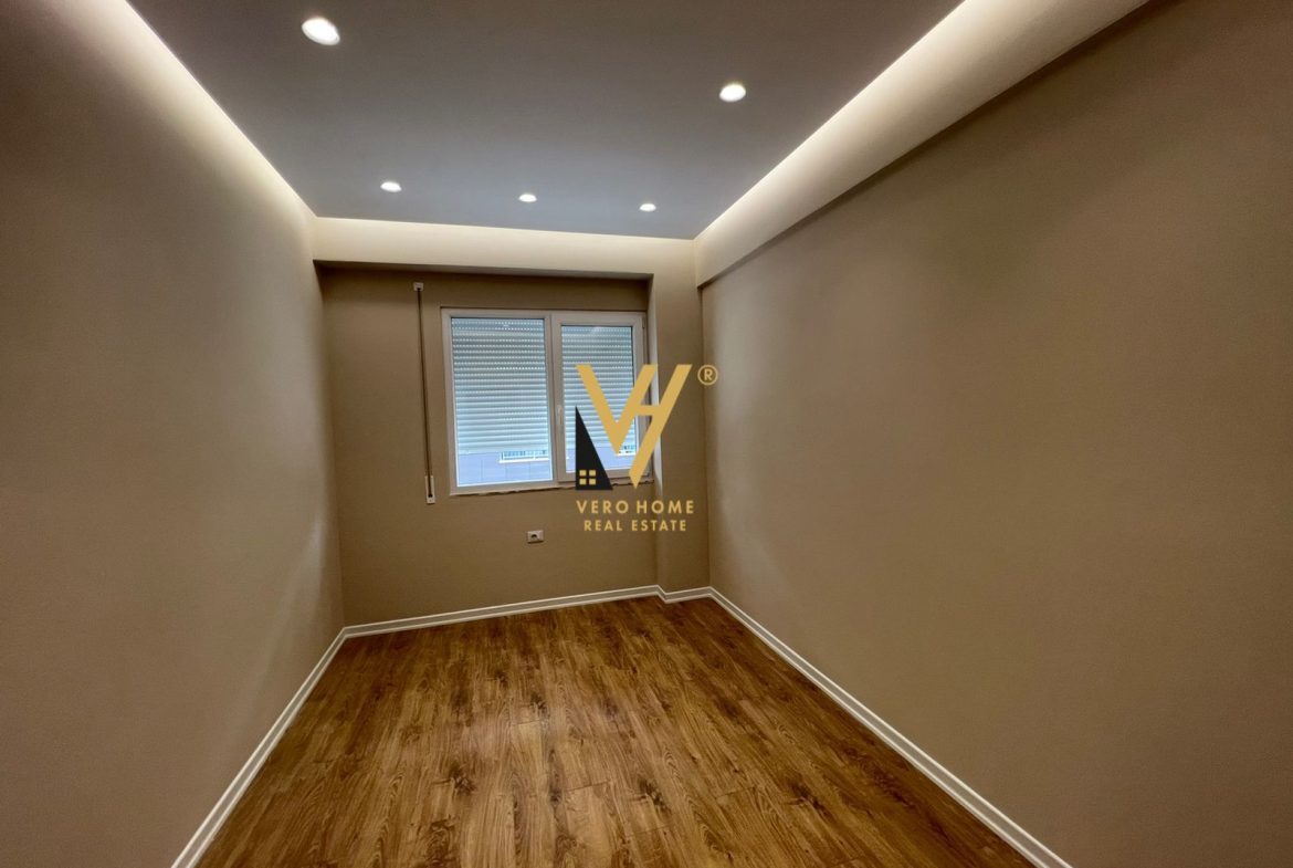 ZYRE 104M2 ME QERA TE RRUGA E DIBRES 650 EURO