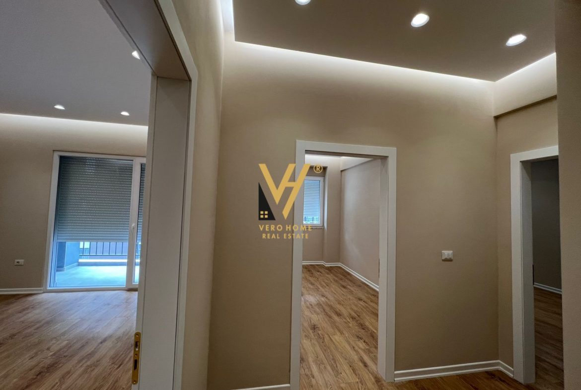 ZYRE 104M2 ME QERA TE RRUGA E DIBRES 650 EURO