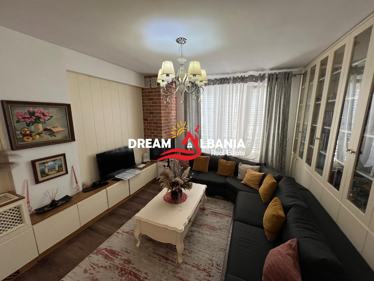 Dubleks 2+1 ne shitje me 2 tualete Tek Rezidenca “