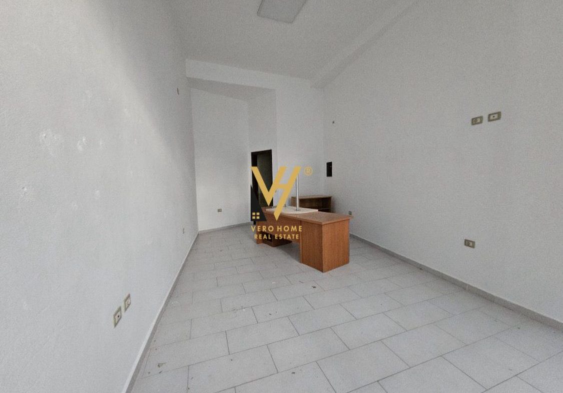 DYQAN 32 M2 TE RRUGA MINE PEZA 95.000 EURO