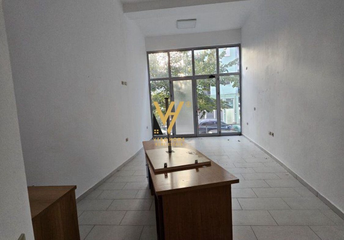 DYQAN 32 M2 TE RRUGA MINE PEZA 95.000 EURO