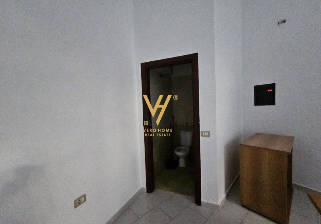 DYQAN 32 M2 TE RRUGA MINE PEZA 95.000 EURO