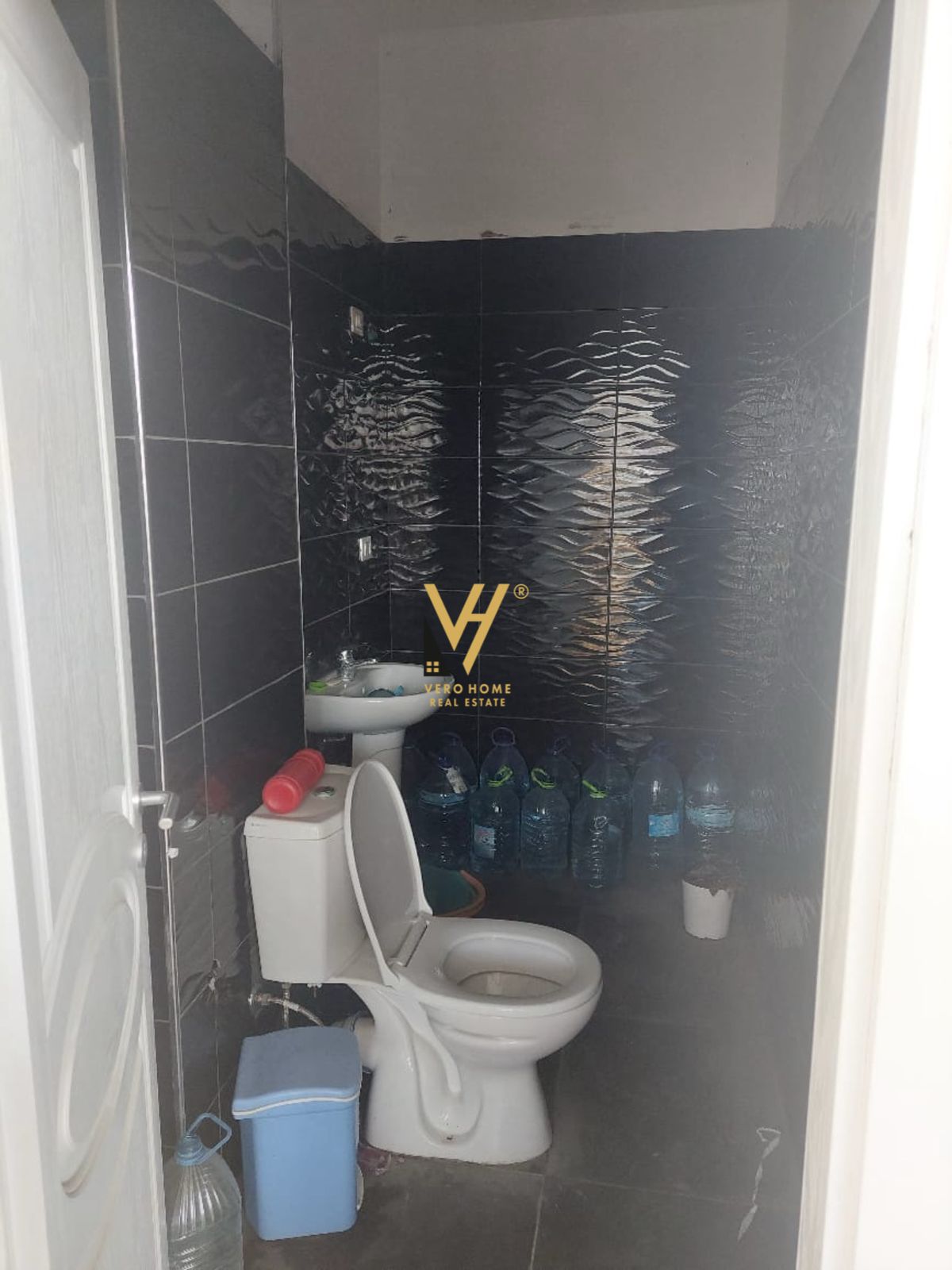 ZYRE 216M2 TE RR.KONFERENCA E PEZES 1.200 EURO