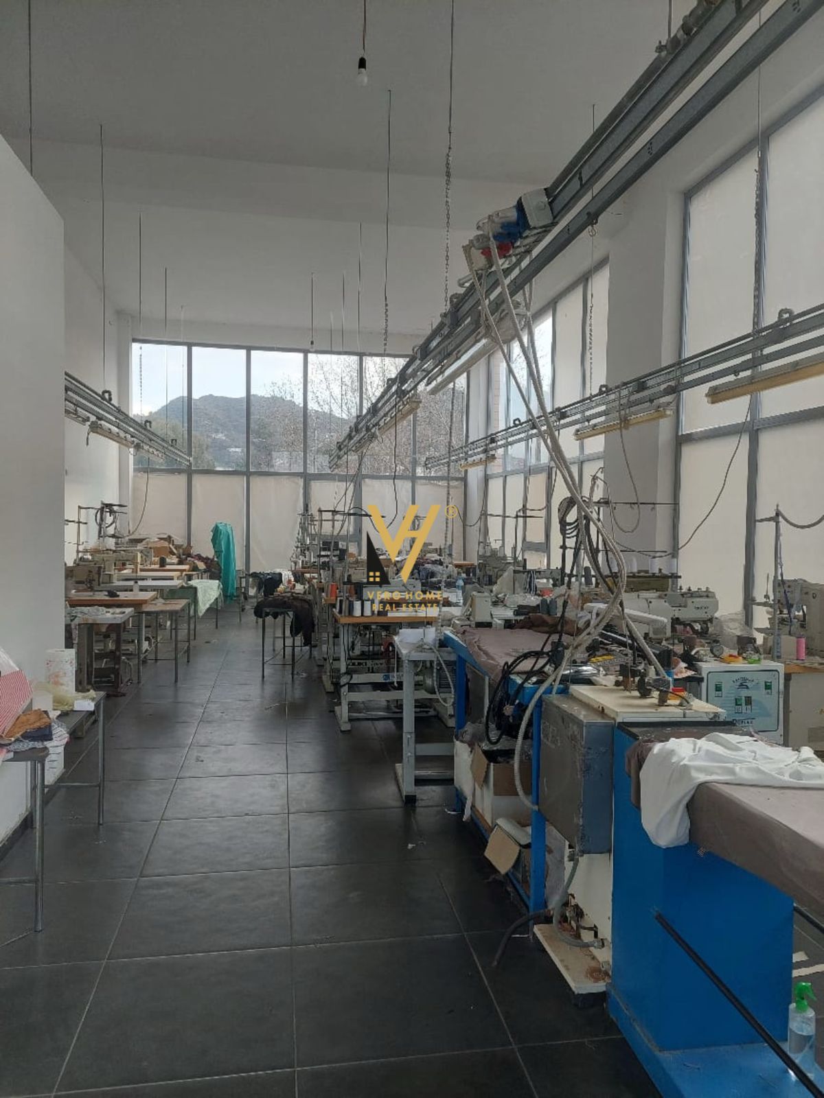 ZYRE 216M2 TE RR.KONFERENCA E PEZES 1.200 EURO