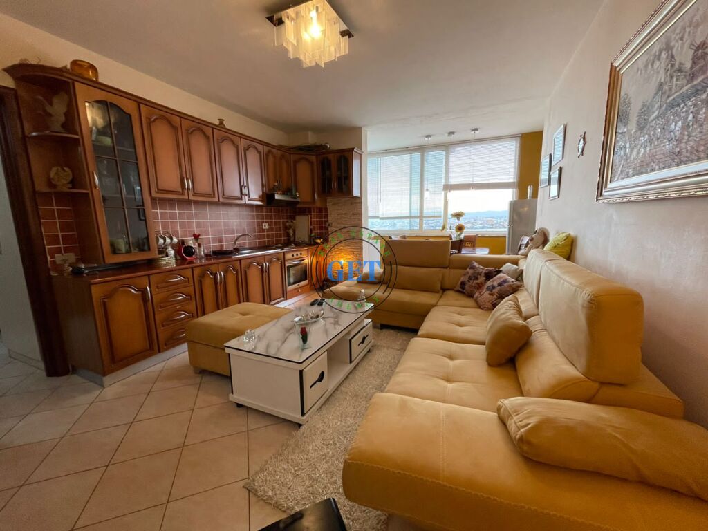 Shitet, Apartament 2+1,Prane Stadiumit, Durres!