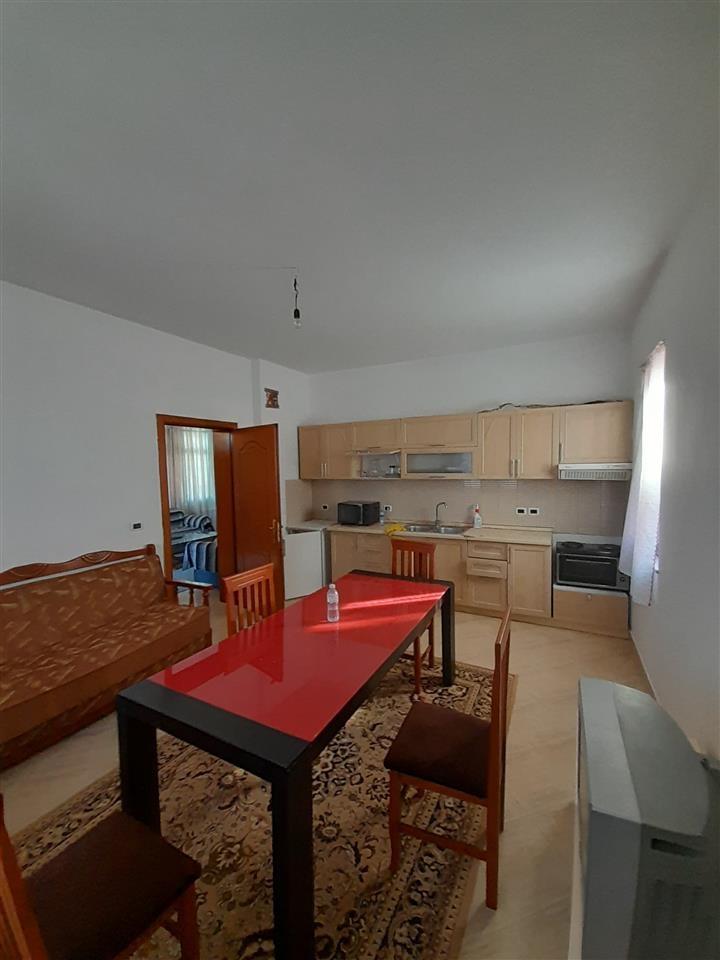 Qera, Pjesë Vile, Pallati me Shigjeta, Tiranë