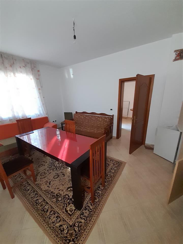 Qera, Pjesë Vile, Pallati me Shigjeta, Tiranë