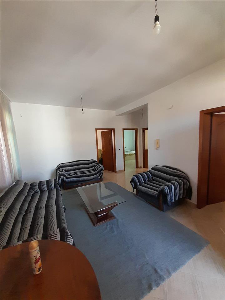 Qera, Pjesë Vile, Pallati me Shigjeta, Tiranë