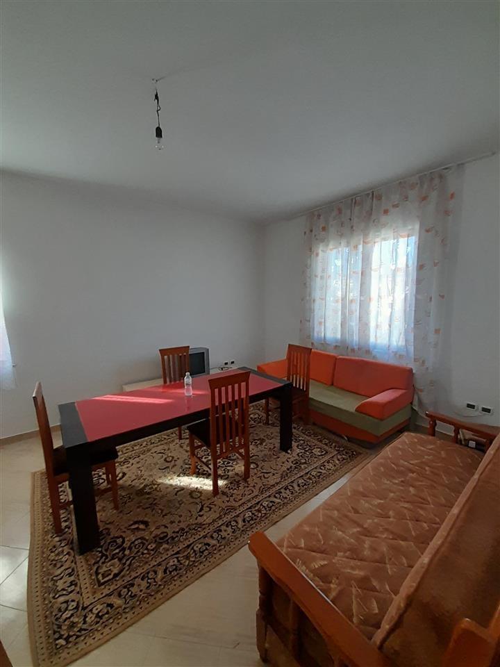 Qera, Pjesë Vile, Pallati me Shigjeta, Tiranë