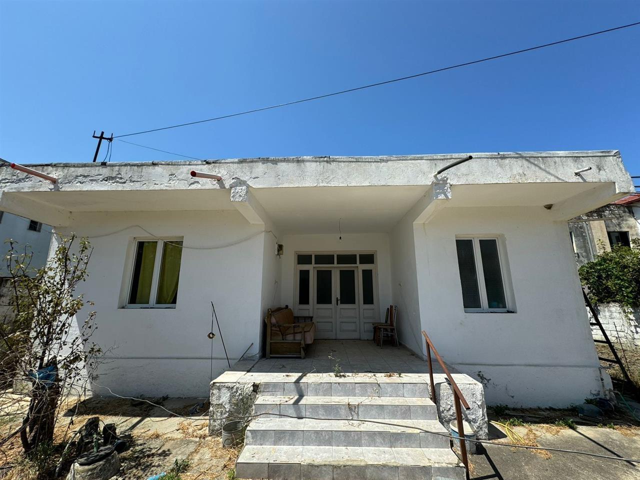 Kavaje,shtepi private ,zona afer Stadiumit “Besa”.