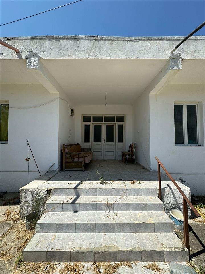 Kavaje,shtepi private ,zona afer Stadiumit “Besa”.