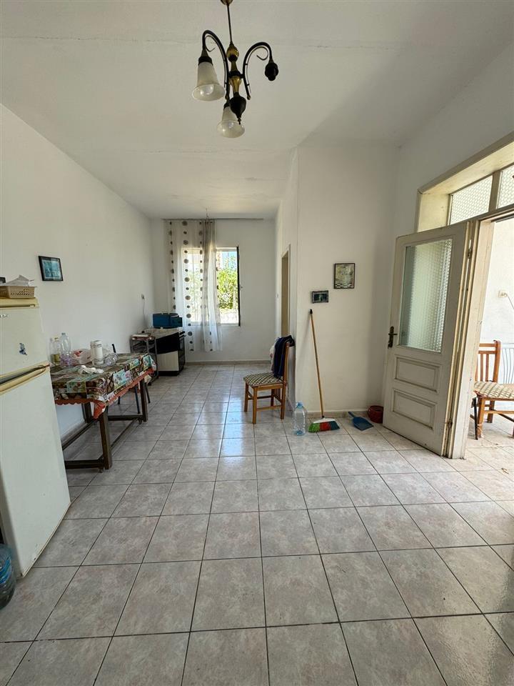 Kavaje,shtepi private ,zona afer Stadiumit “Besa”.