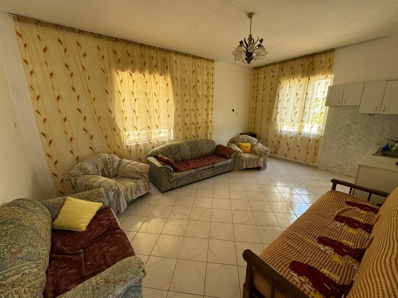 Kavaje,shtepi private ,zona afer Stadiumit “Besa”.