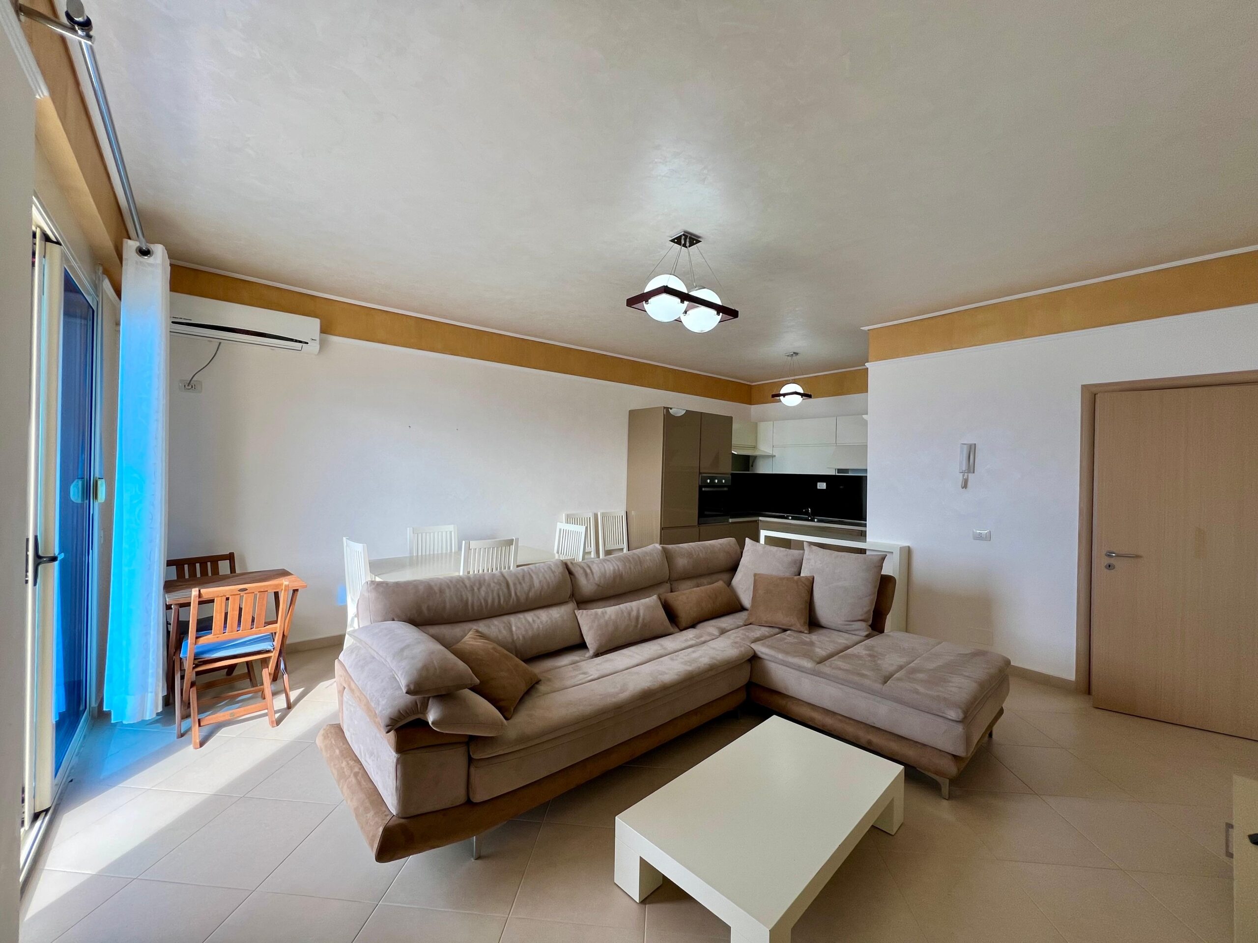 Shitet Papafingo 2+1+Verandë Sarandë 200,000 Euro