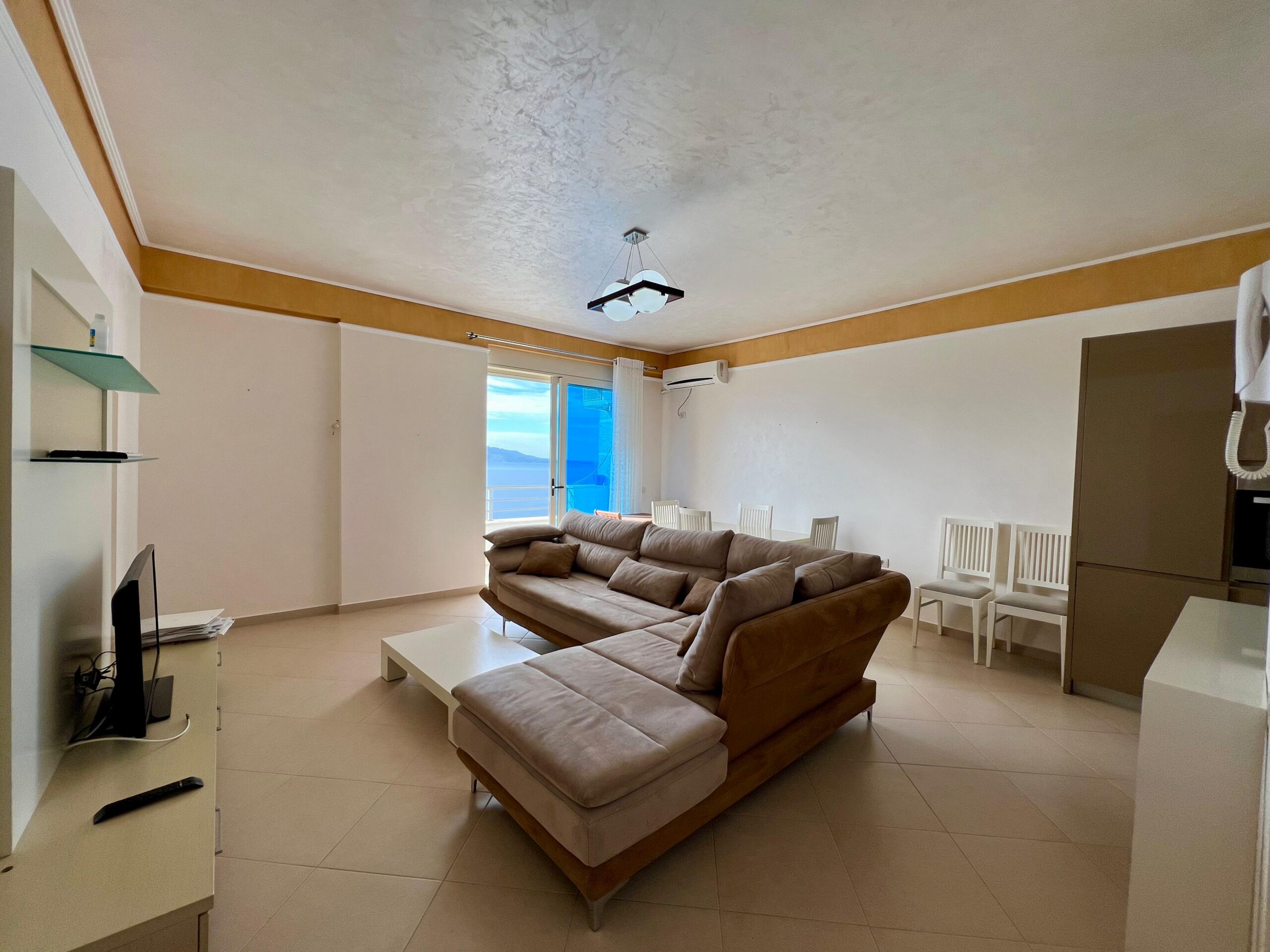 Shitet Papafingo 2+1+Verandë Sarandë 200,000 Euro