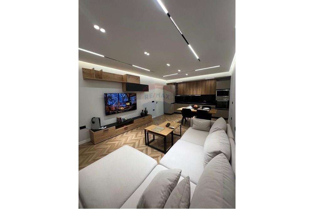 Apartament 1+1 per qira tek Komuna e Parisit! 1,000 €