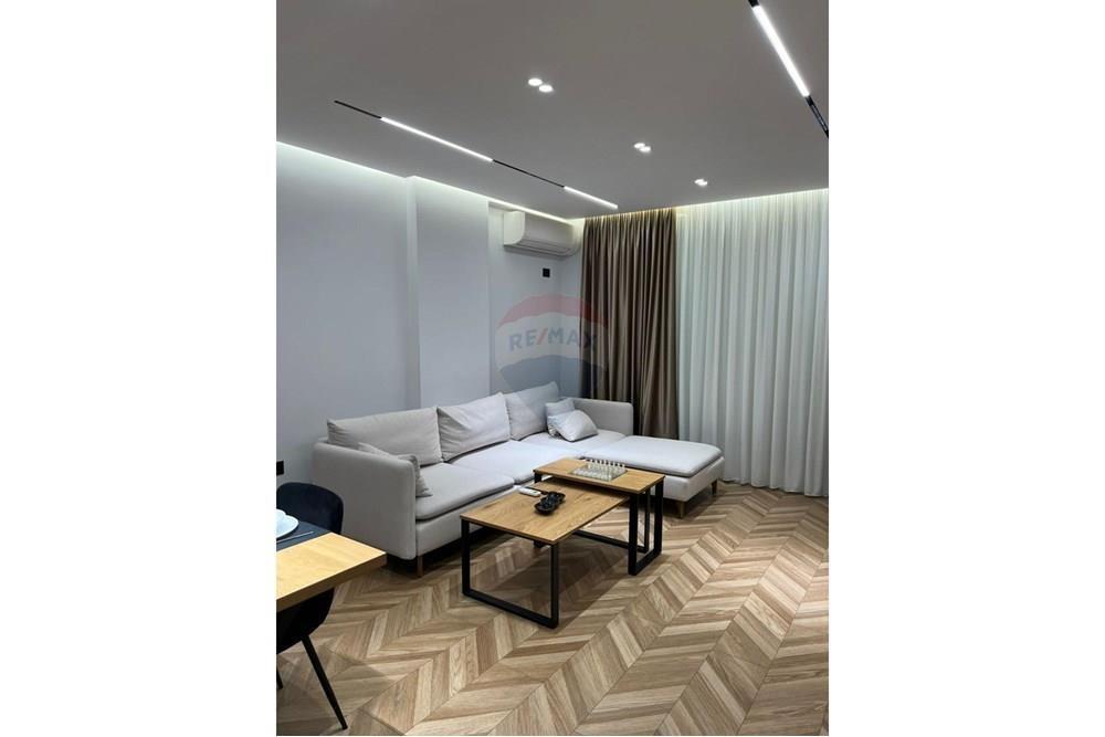 Apartament 1+1 per qira tek Komuna e Parisit! 1,000 €