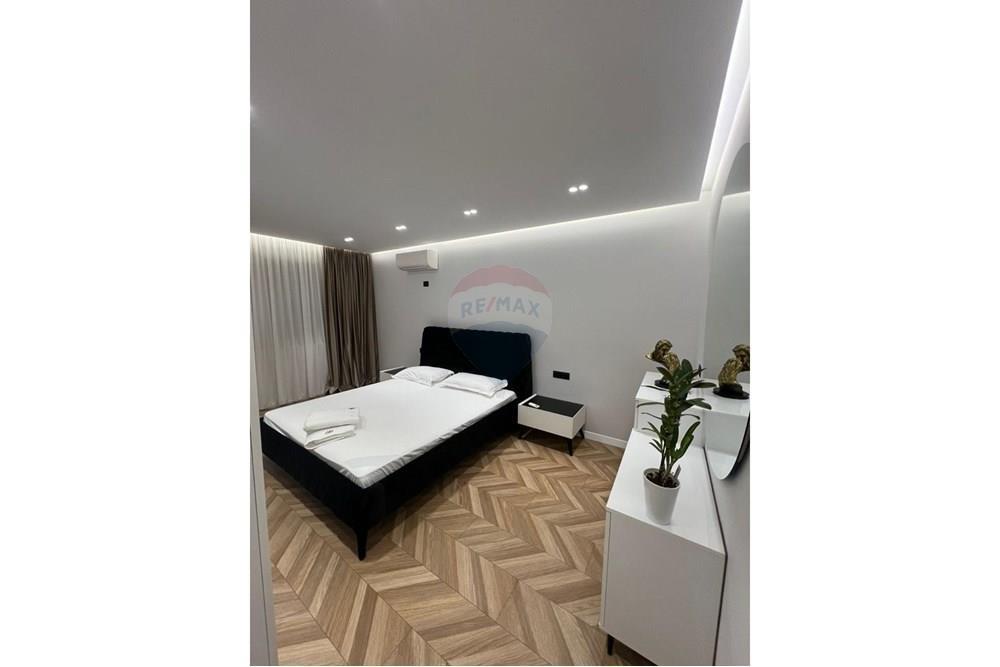 Apartament 1+1 per qira tek Komuna e Parisit! 1,000 €