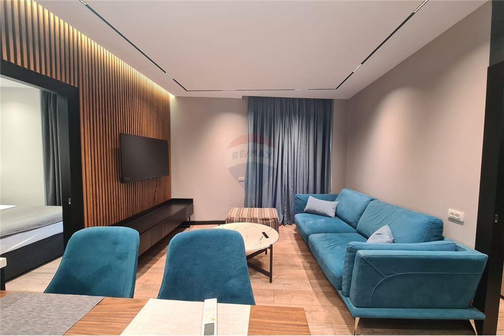 Rruga e Barrikadave – Rruga Barrikadave – Qendër, Shqipëri