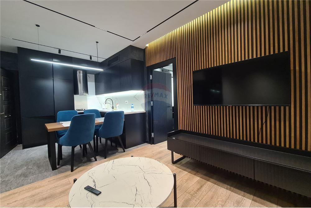 Rruga e Barrikadave – Rruga Barrikadave – Qendër, Shqipëri